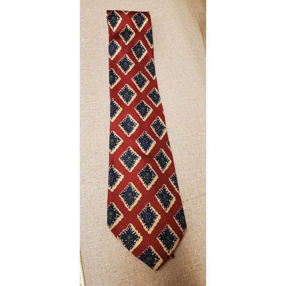 Hugo BOSS Tie 100% Silk Necktie MADE in ITALY Fuchsia